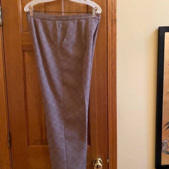 Sporty all year round, tan, bone, pant suit. - Picture 4 of 4